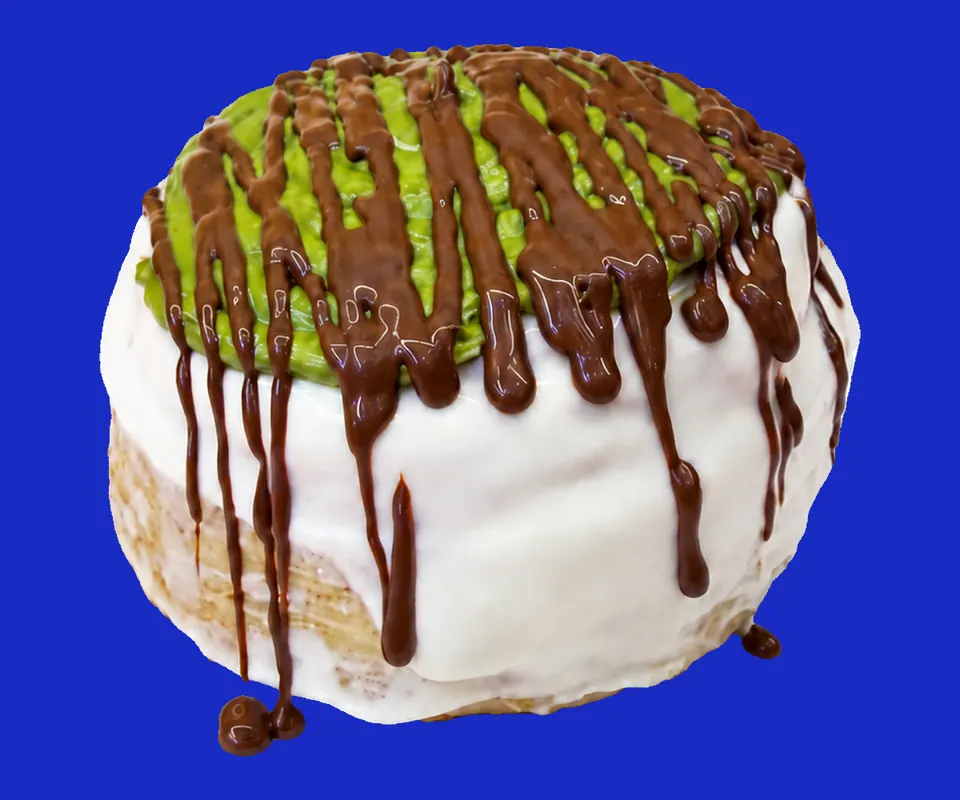 Dubai Chocolate cinnamon roll